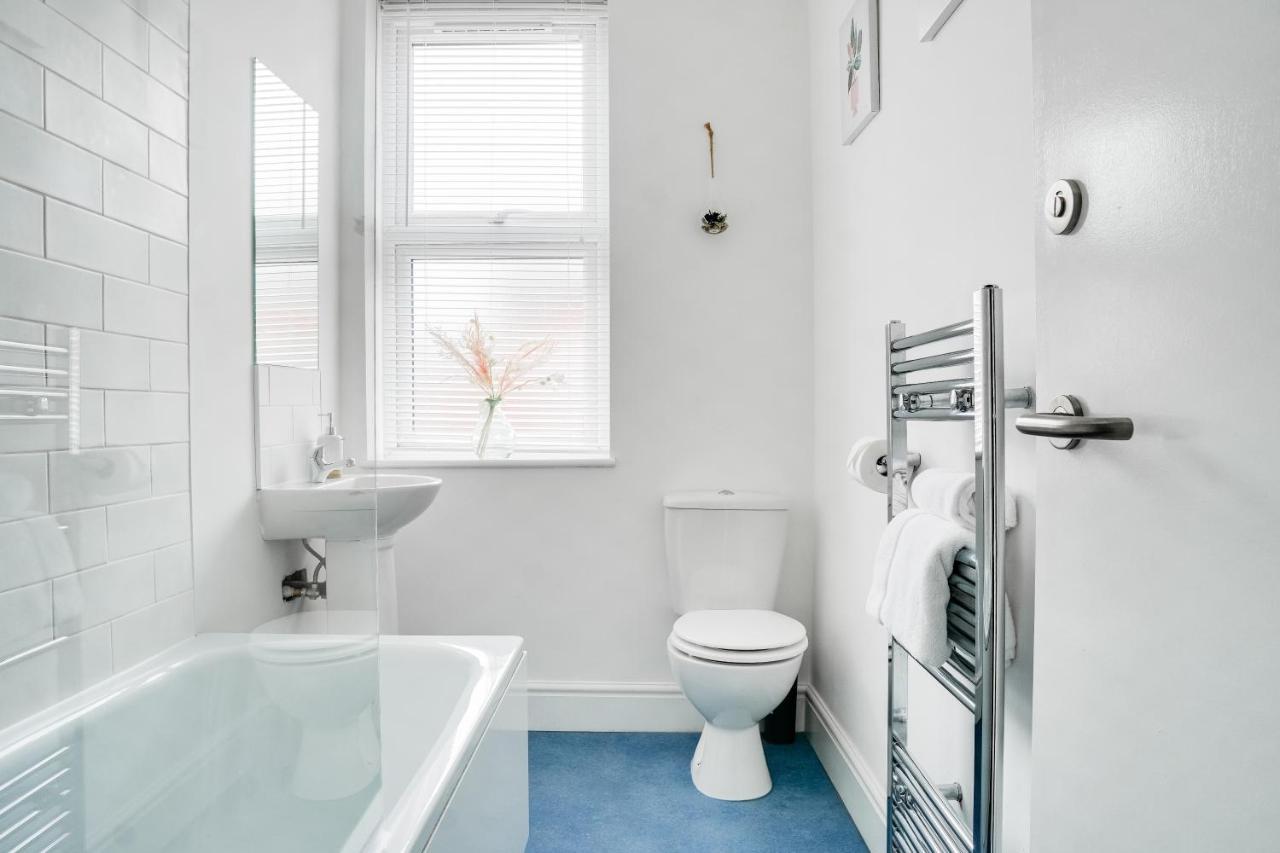 Spacious 4 Bedroom House Near Leeds Cc Beeston Hill Exterior foto