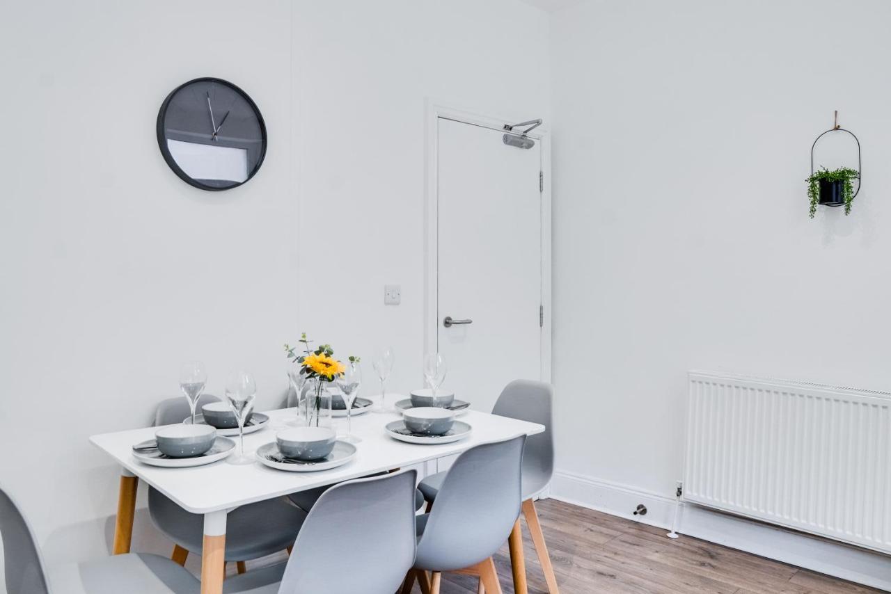 Spacious 4 Bedroom House Near Leeds Cc Beeston Hill Exterior foto